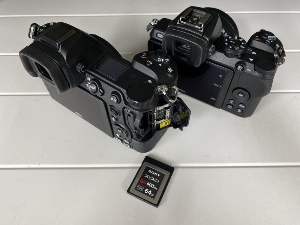 Nikon Z50、16-50 VR レンズキット、純正バッテリー2個 - カメラ